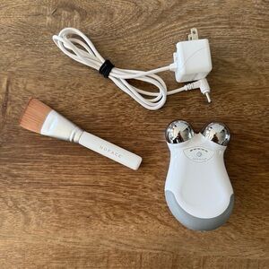 NuFACE Mini with Charger and Brush